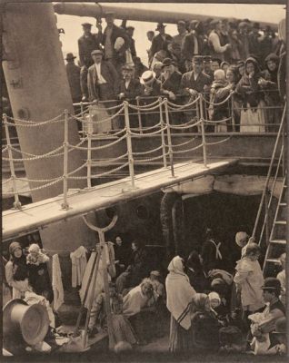  「The Steerage」：力強い社会批評と鮮やかな光の対比